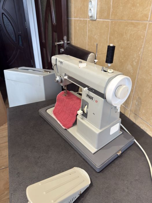 Masina de cusut festonat si butoniere PFAFF 97