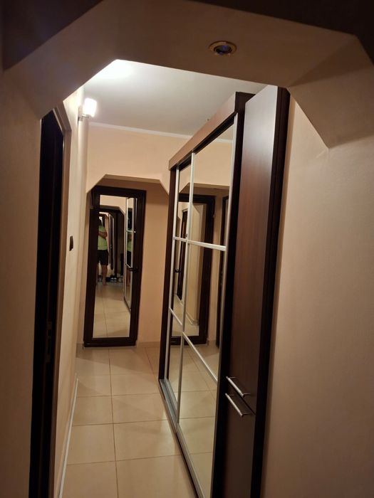 Inchiriez  apartament 2 camere zona linistita , pozitie  foarte buna