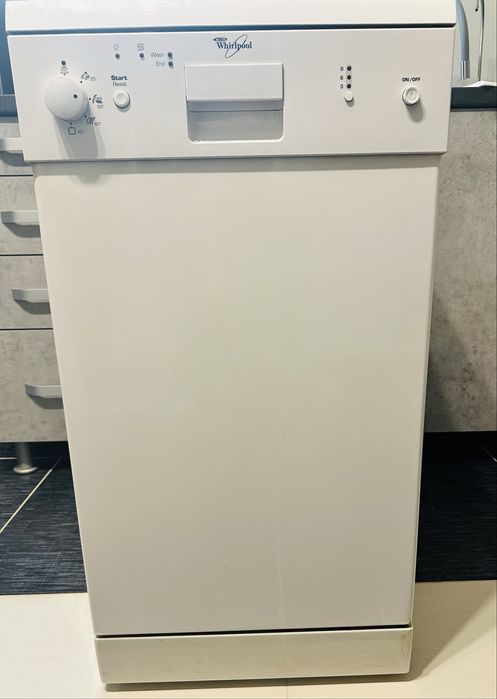 Vând mașină de spălat vase Whirlpool – 45 cm – funcționează impecabil