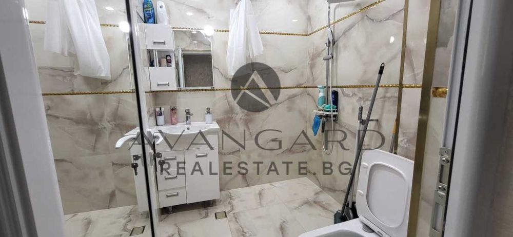 Продава се Двустаен апартамент в Пловдив, Център - 67 кв.м за 2400 €/кв.м - Снимка #9