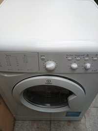 Mașină de spălat rufe clasa a Indesit AG21