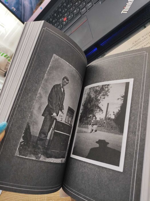 Трилогия Miss Peregrine's Home for Peculiar Children на английски език