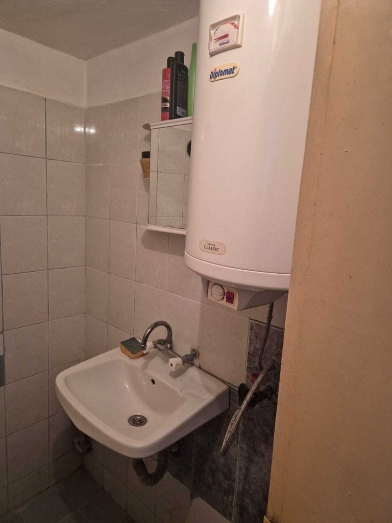 Дава се под наем  в Варна, Център - 16 кв.м за 127.5 € - Снимка #8