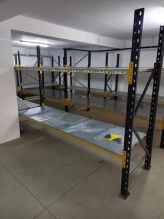 Vand rafturi metalice la super pret