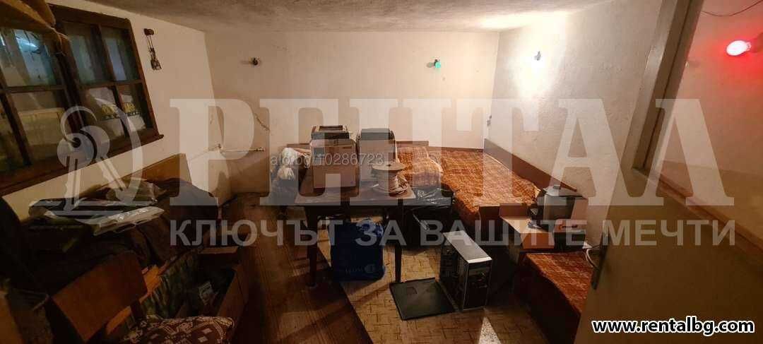 Двуетажна къща 120 кв.м РЗП 464 кв.м двор