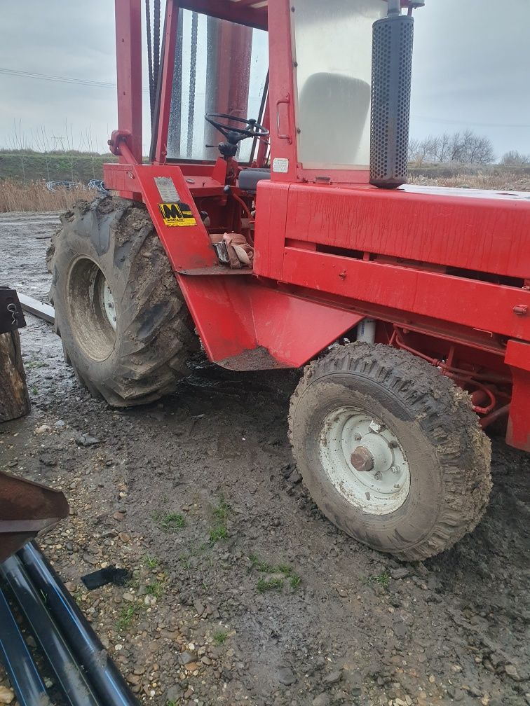 Stivuitor de teren accidentat manitou