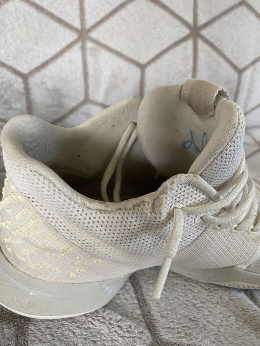 Nike kyrie 3 ivory