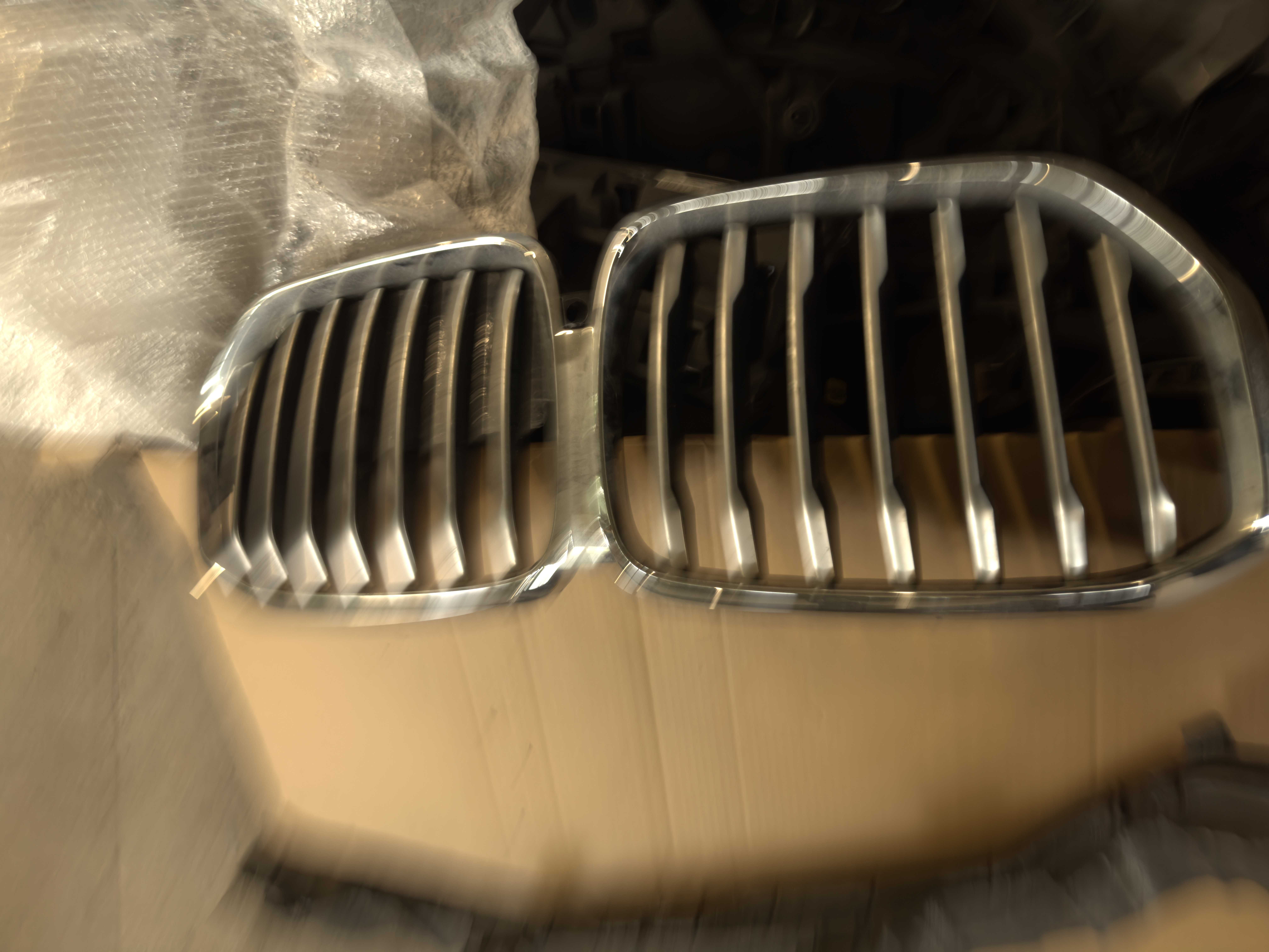 Оригинални бъбреци, огледала, прагове вежди и горен спойлер BMW x5 G05