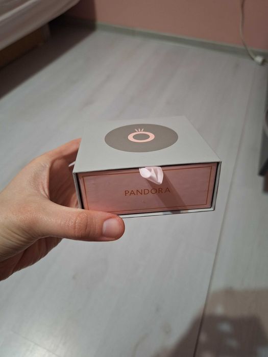 Гривна и висулка на Pandora