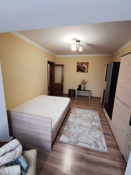 Închiriez garsoniera