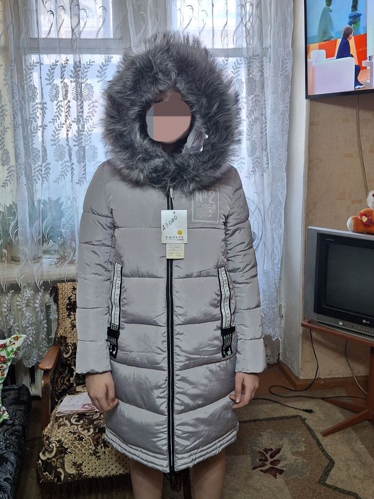 Продам зимнюю куртку на девочку