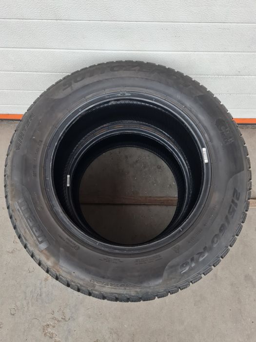 Зимни гуми 2 броя PIRELLI SottoZero3 215 60 R16 дот 3617