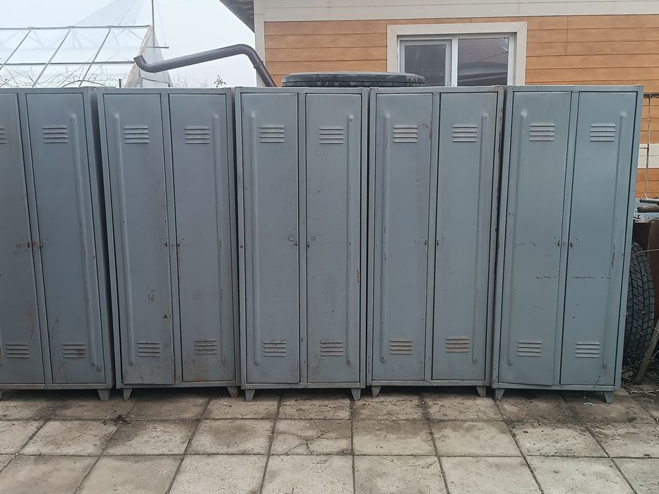 Метални шкафове в добро състояние