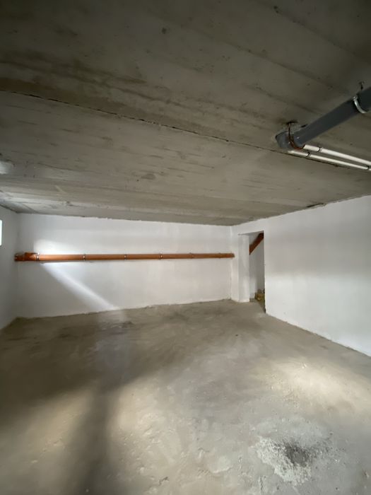 Noturar bino sotiladi