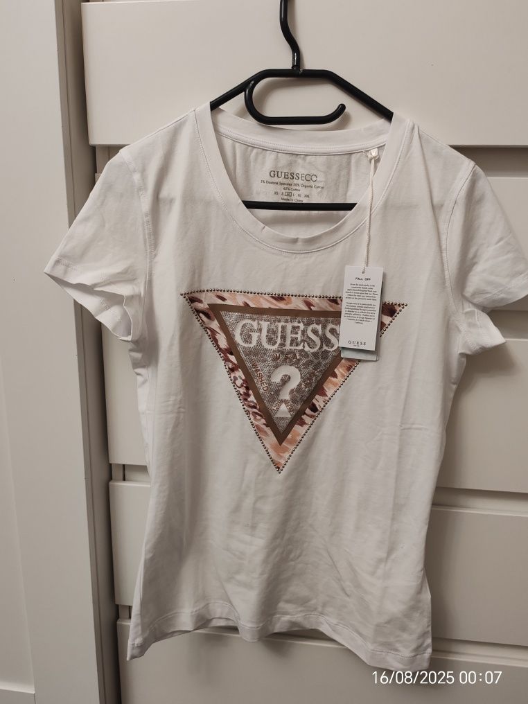 Дамска нова тениска Guess с етикет