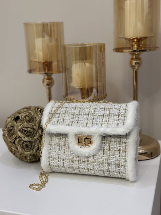 Женская сумка на ремешке