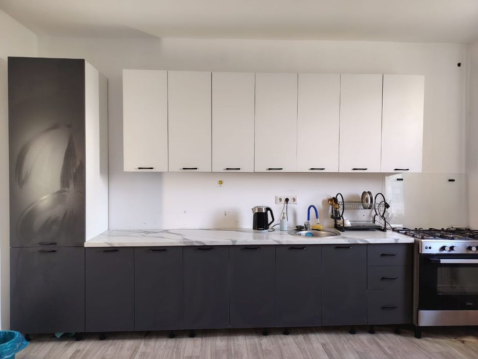 Срочно продам встроенный кухонный гарнитур и газ плиту 5 Ти комфортный