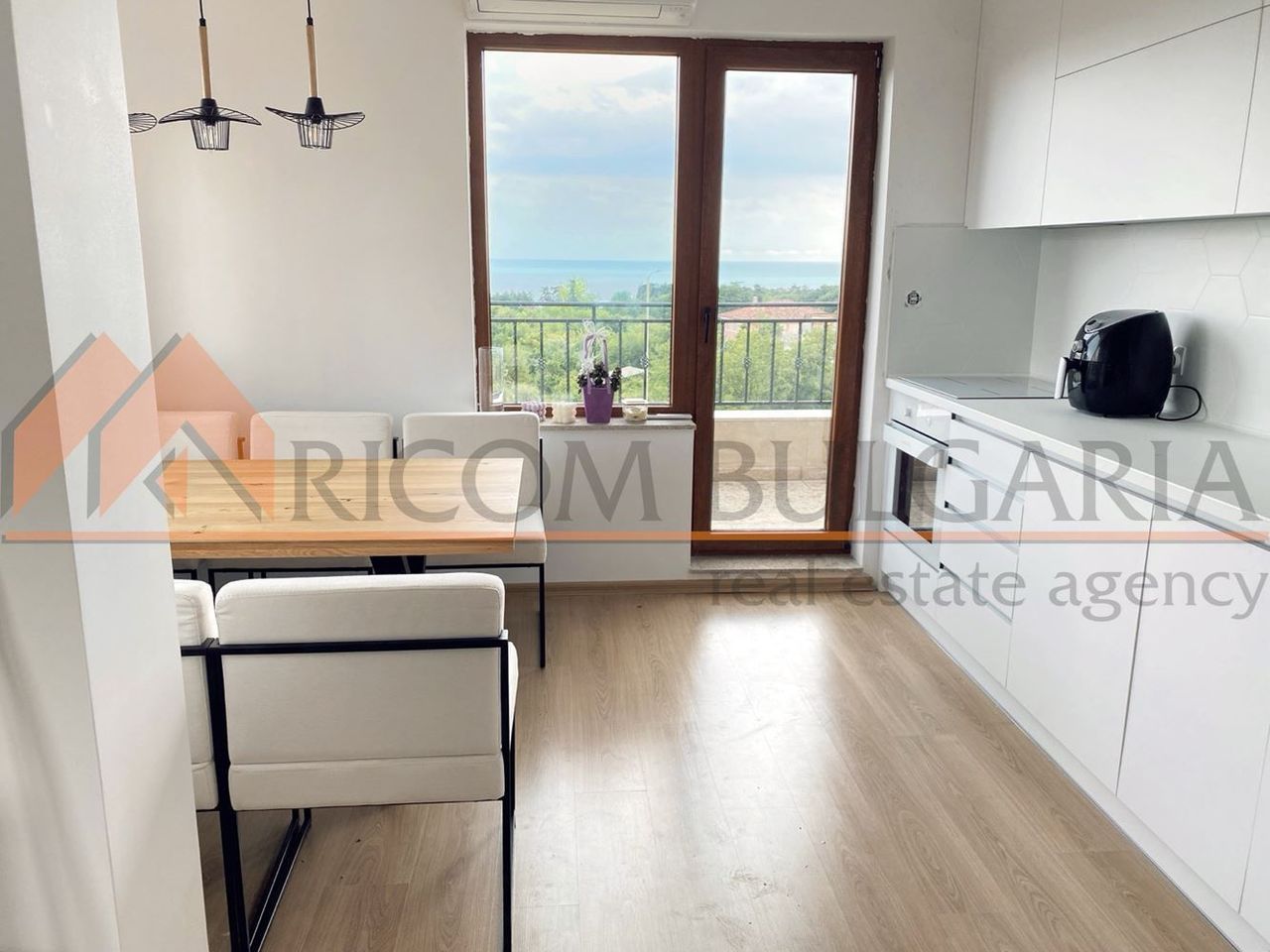 Продава се Двустаен апартамент в Варна, м-т Евксиноград - 70 кв.м за 2415 €/кв.м - Снимка #1