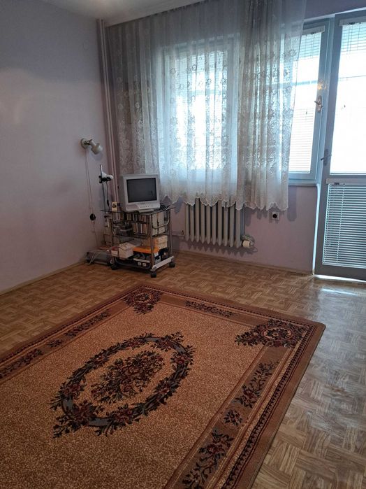 Продавам двустаен апартамент с таван и изба в центъра на Асеновград