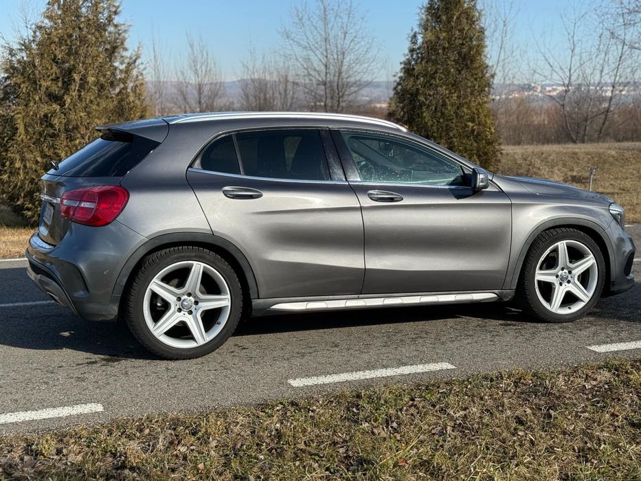 Mercedes-Gla 200d  4M/AMG/Distronic/Cameră/Panoramic/H&K/Side-Line/R19