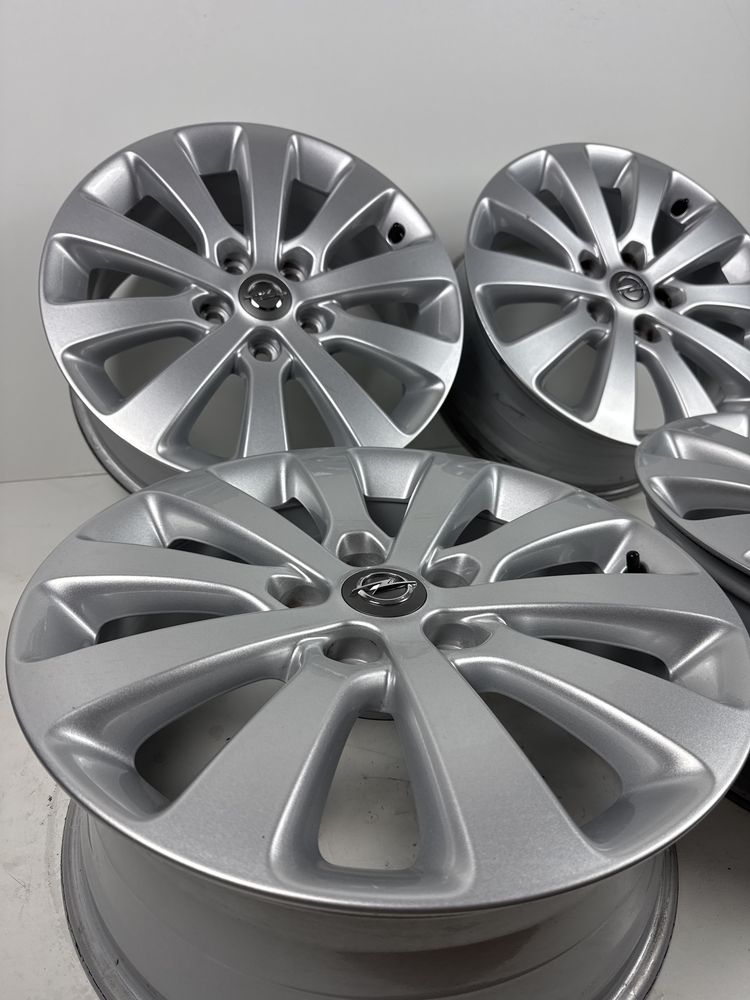 Se vinde set jante originale Opel R17 5x115