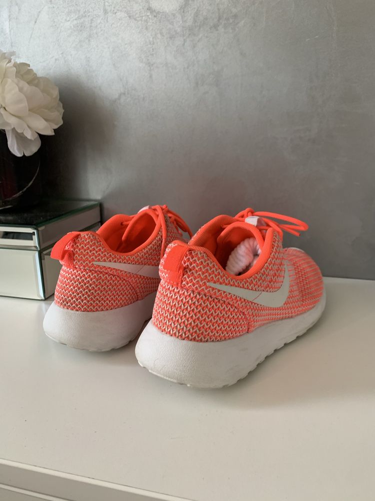 Nike Roshe One дамски маратонки 38 номер