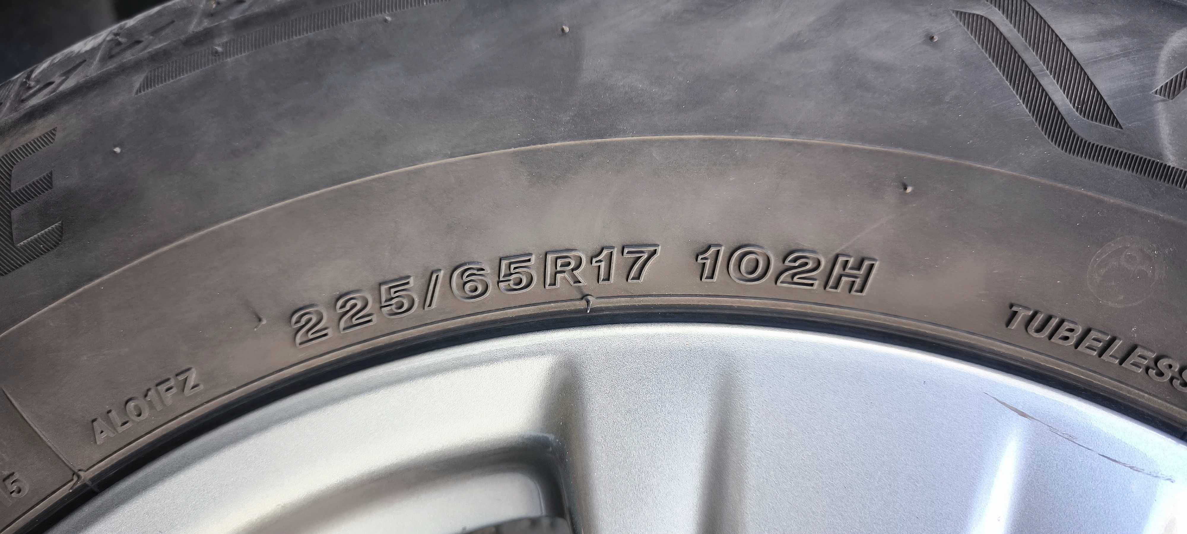 Джанти с летни гуми Bridgestone - Toyota RAV4 | 17 цола, 225/65