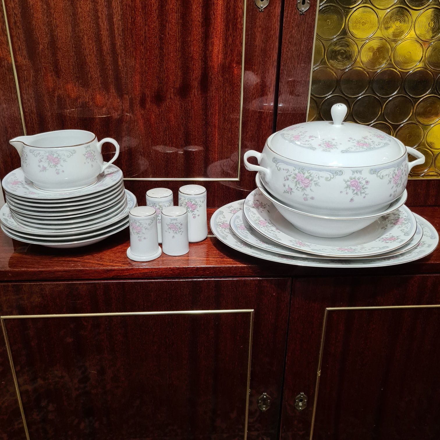 Чайно-столовый сервиз на 12 персон Китай