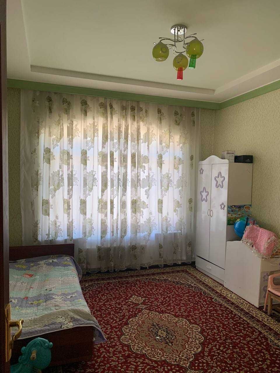 Uy Hovli sotilad Kokcha mahallada  2 qavatli uy SROCHNO sotiladi!