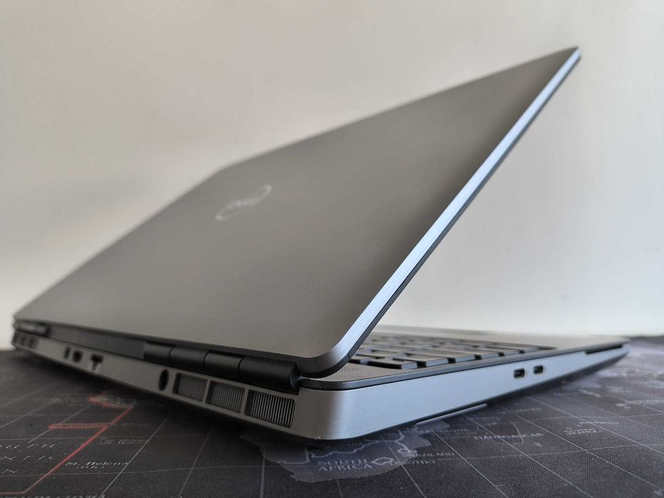Dell Precision 7560 15,6"FHD i9-11950H nVidia RTX A2000 128GB RAM