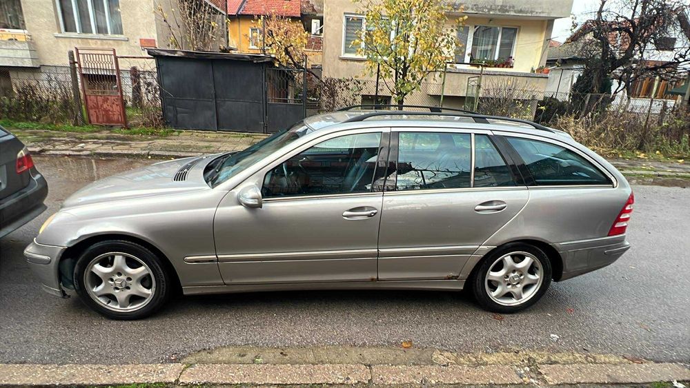 Продава се-Mercedes-C220