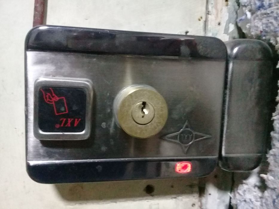 Замок электронная сотилади