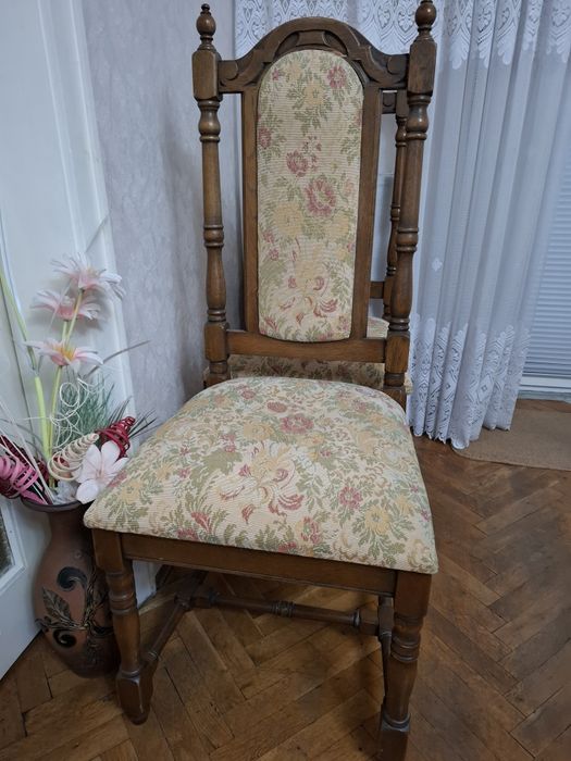 Ретро столове с дърворезба