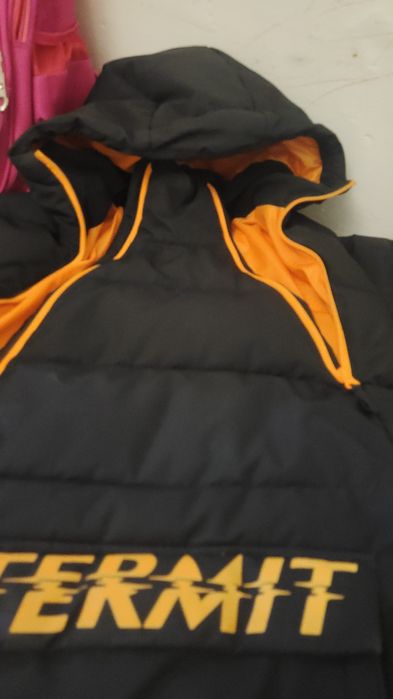 Куртка в хорошем состояние, брали на 45тс. Продаю потомущто сыну уже м