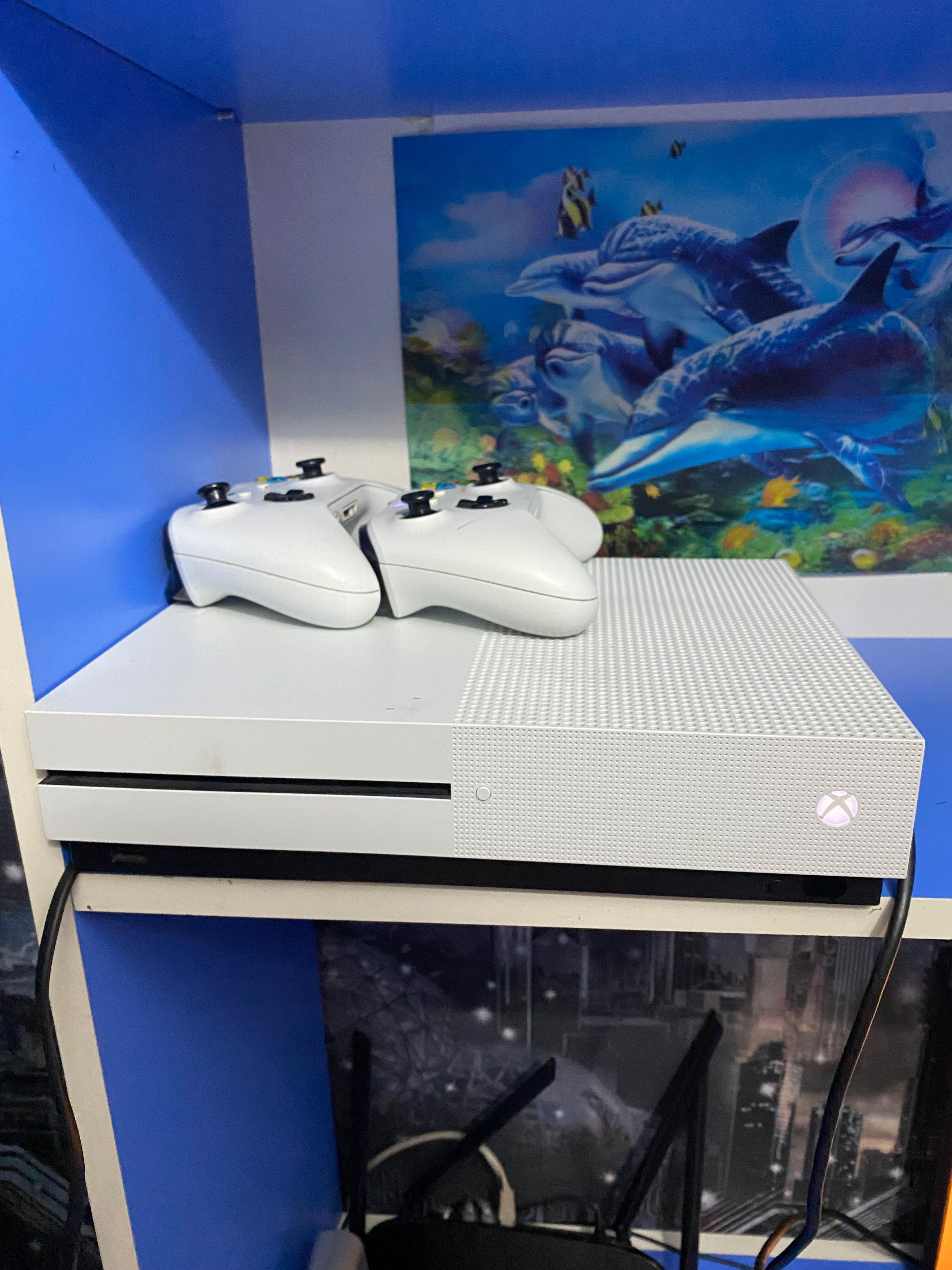 Приставка Xbox One S,
