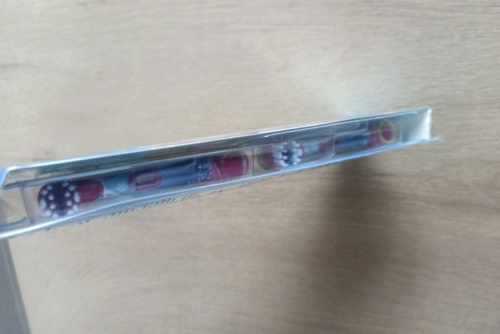 Oral-B 4 rezerve Frozen. NOU, sigilat