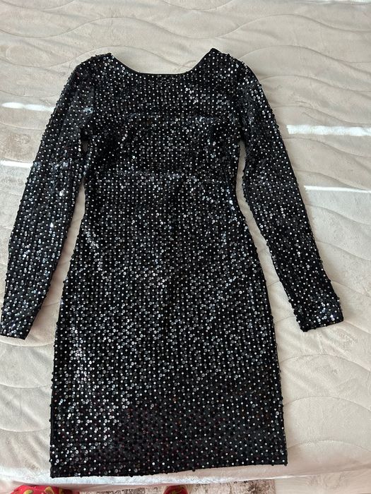 Къса черна рокля с пайети