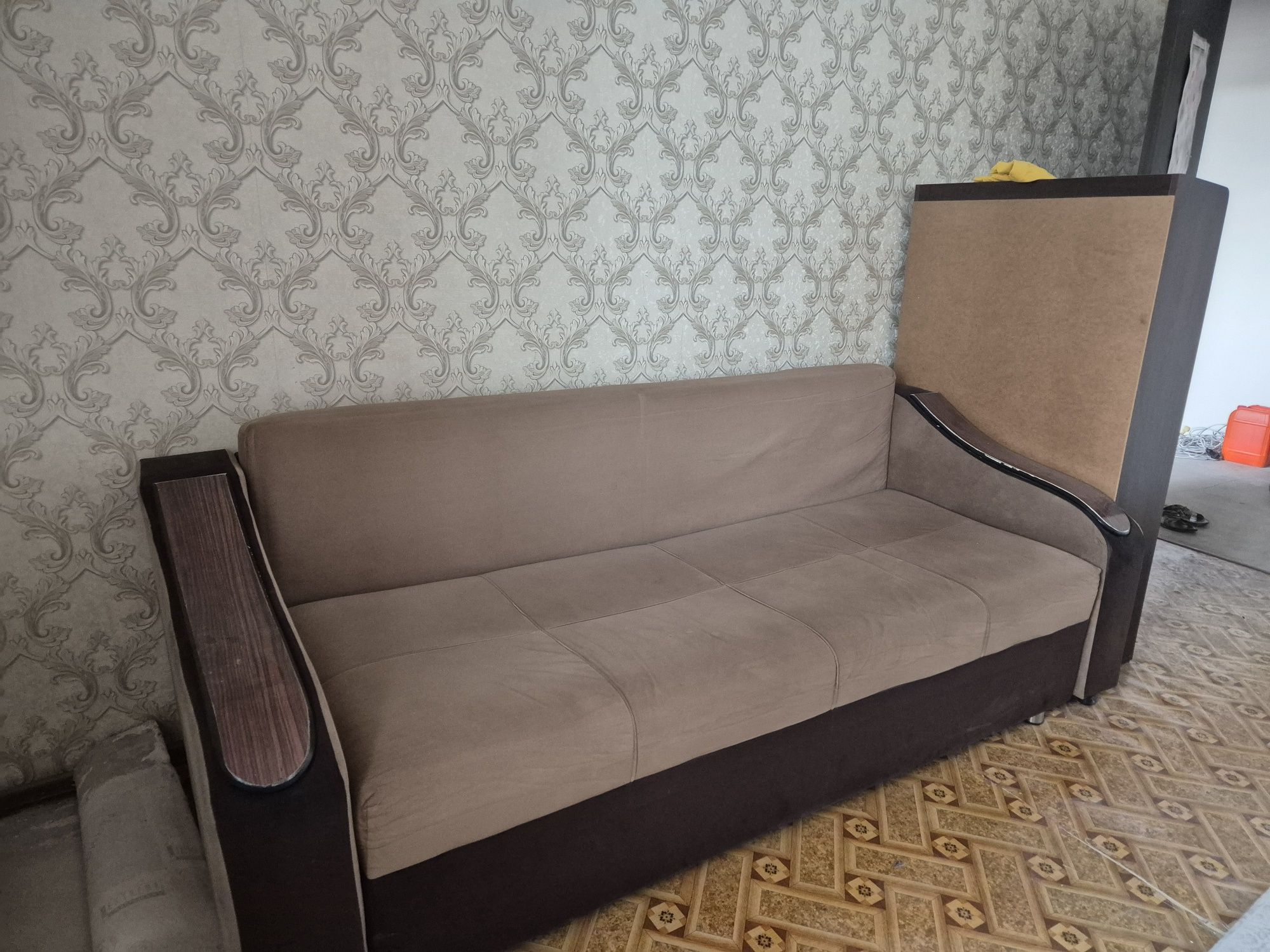Продам диван срочно в отличном состояний