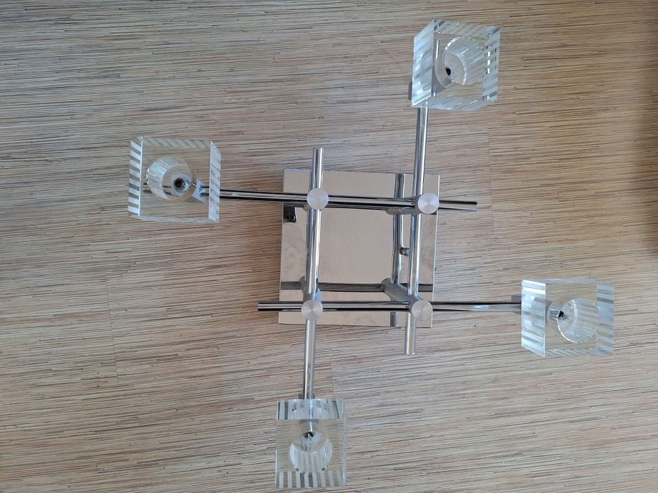 Продаётся люстра 4 рожковая, г. АСТАНА идеальном состоянии.