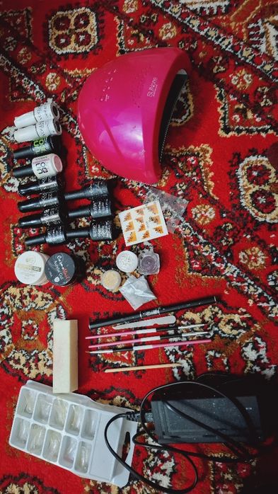 Маникюр учун лампа ва инструментлари