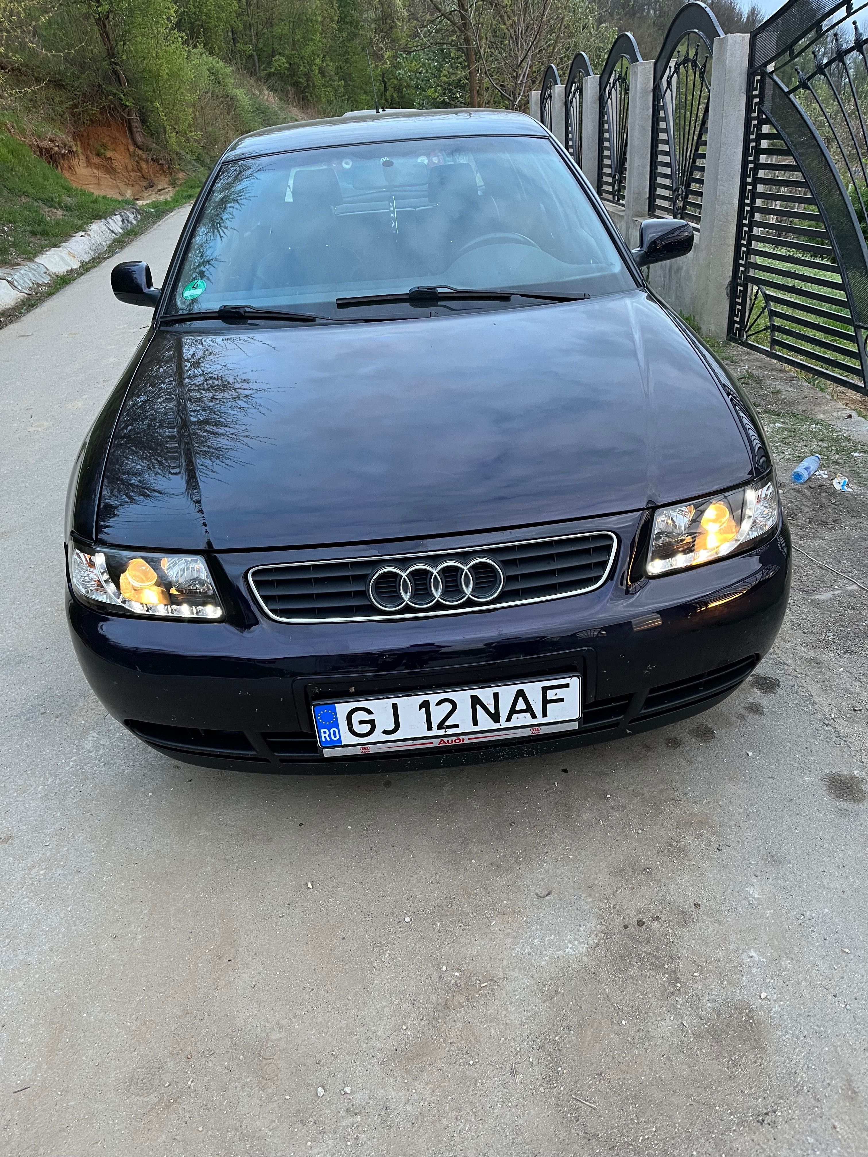 Faruri audi a3 8l