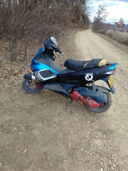 Vând  scuter gilera runner