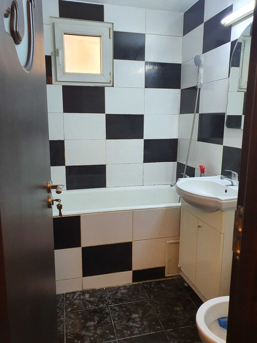 Proprietar inchiriez 2 camere Militari