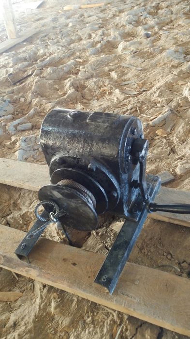 Продается ручные, редукторные лебедки для люстр