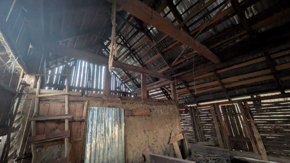 Lemn pentru constructii + lemn de foc - grinzi brad, sura demontata