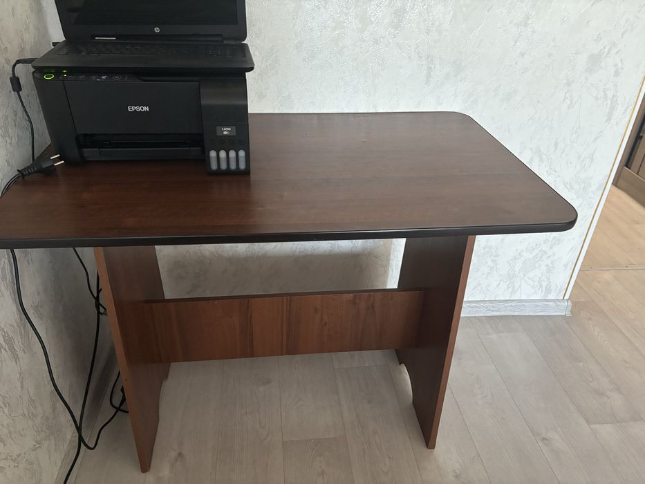 Продам стол в отл состоянии