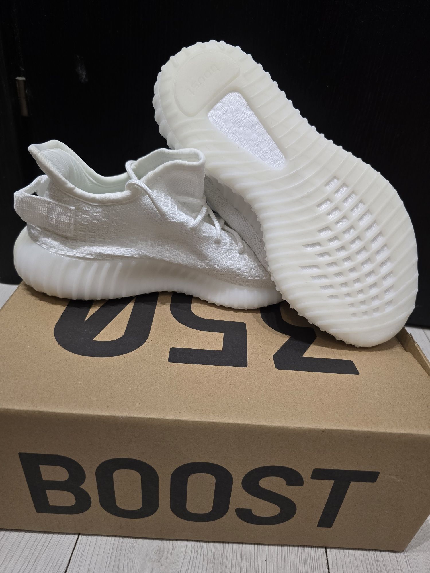 Adidas yeezy boost 350 noi la cutie