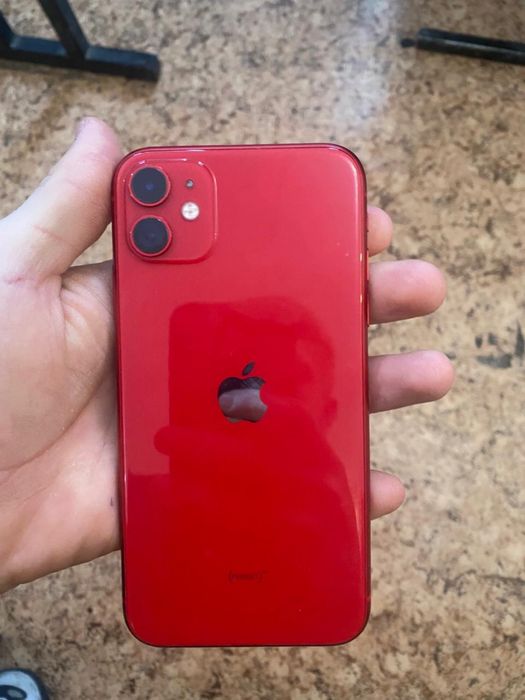 Продаю Айфон 11 красный в идеале
