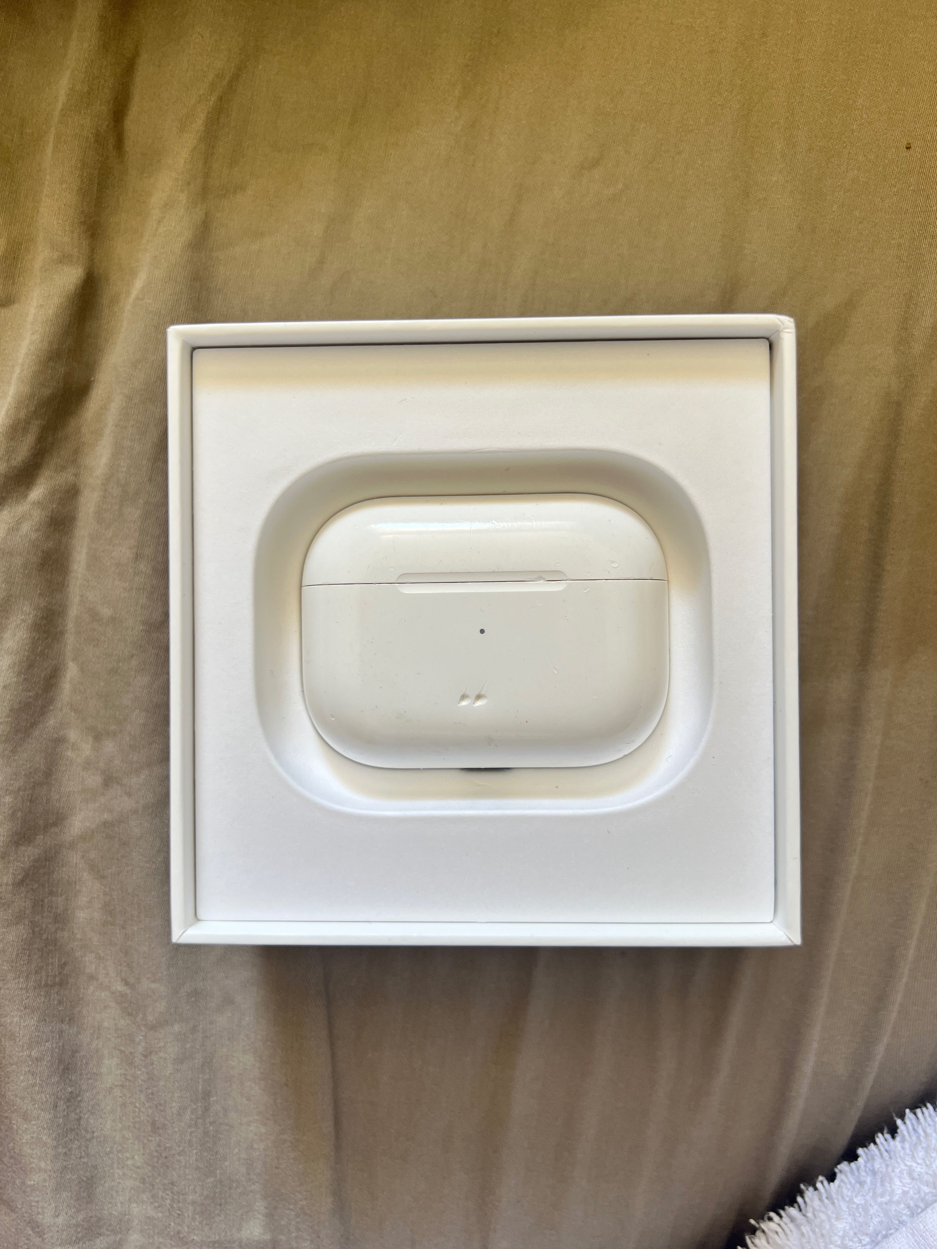 Слушалки AirPods