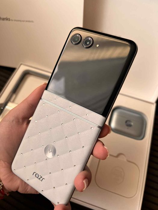 Motorola RAZR 60 Swarovski crystals collaboration